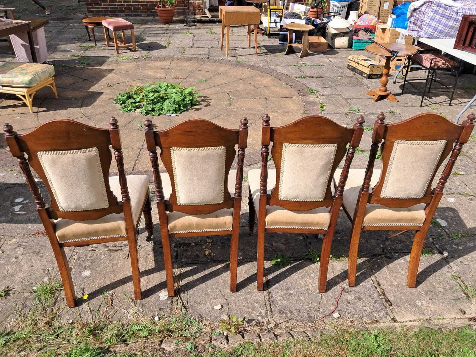 photo vinterior Antique Carved Button Back Dining Chairs Set Of 4
