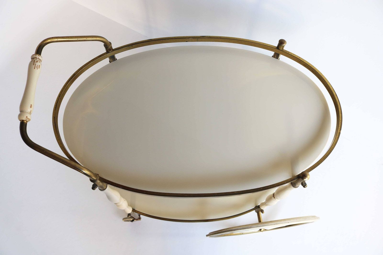 Hollywood Regency Shabby Chic Crème Lak Goud Ovaal Mid Century Trouwfeest Barkar Neoklassiek Serveertafel Trolley Messing Glas Thee Jaren 1960 photo vintage