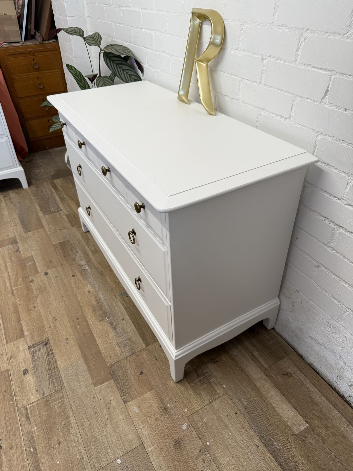 Stag Minstrel 4 Over 2 Chest Of Drawers – Painted In Chantilly Lace photo furniture
