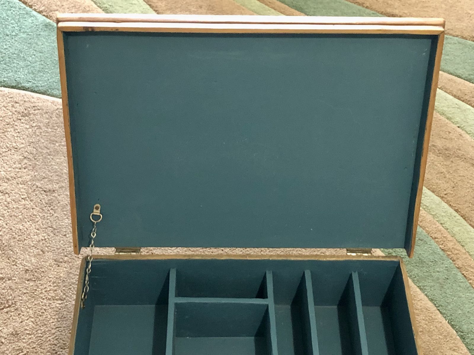 photo vinterior Handsome Heavy Pine Box