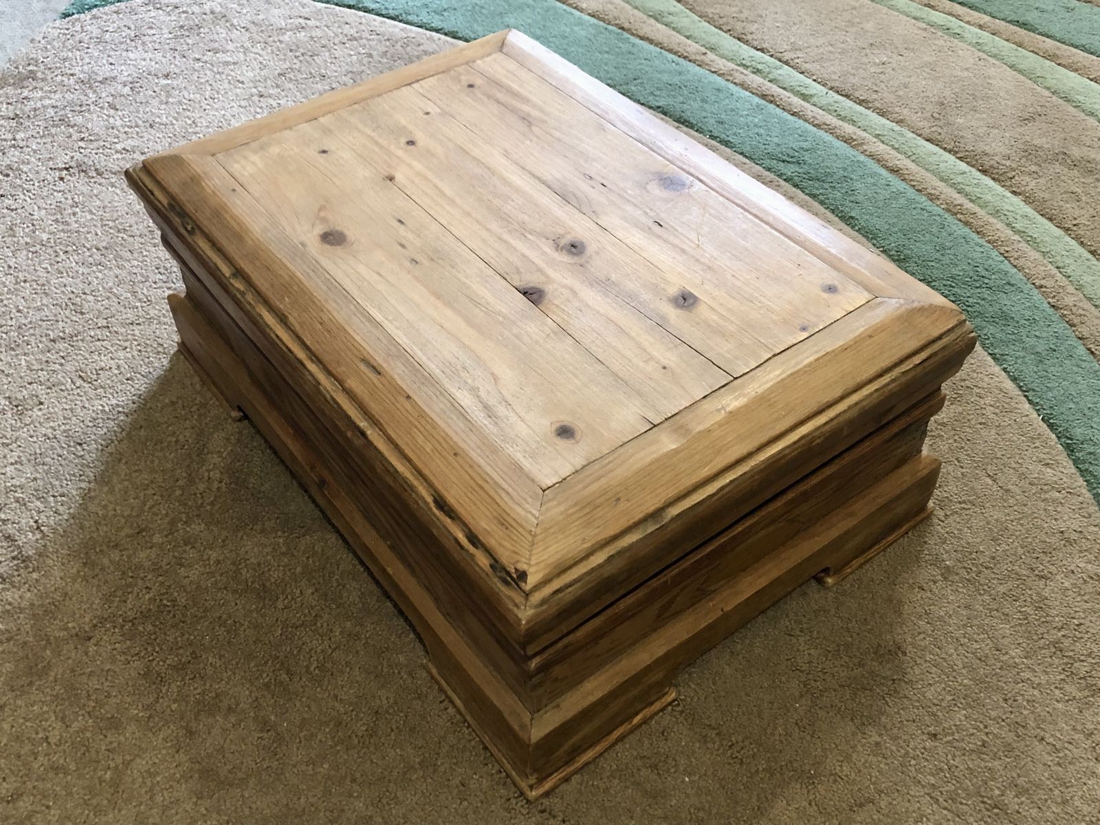 photo vintage Handsome Heavy Pine Box