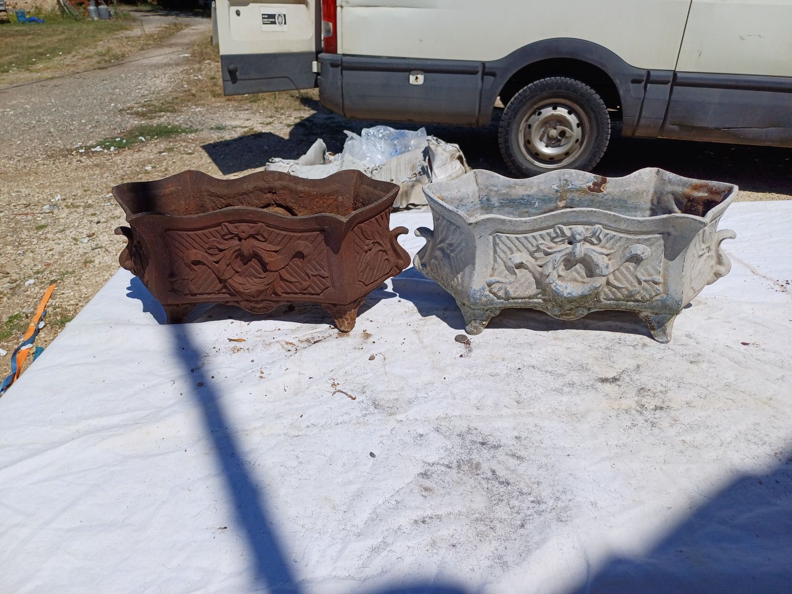 Pair Of 1900 Cast Iron Planters From Charleville Mézières In Rocaille Style photo buy
