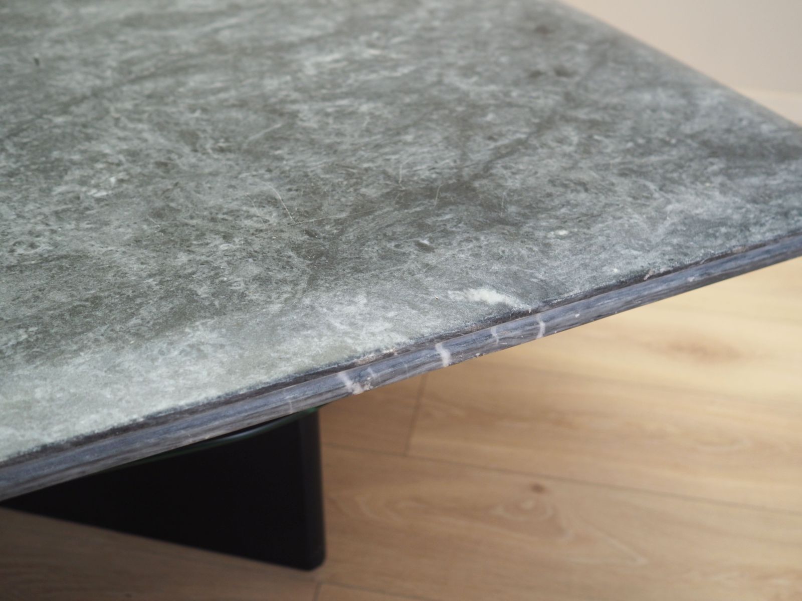 photo vinterior Coffee Table, Italian Design, 1980s, Production: Italy