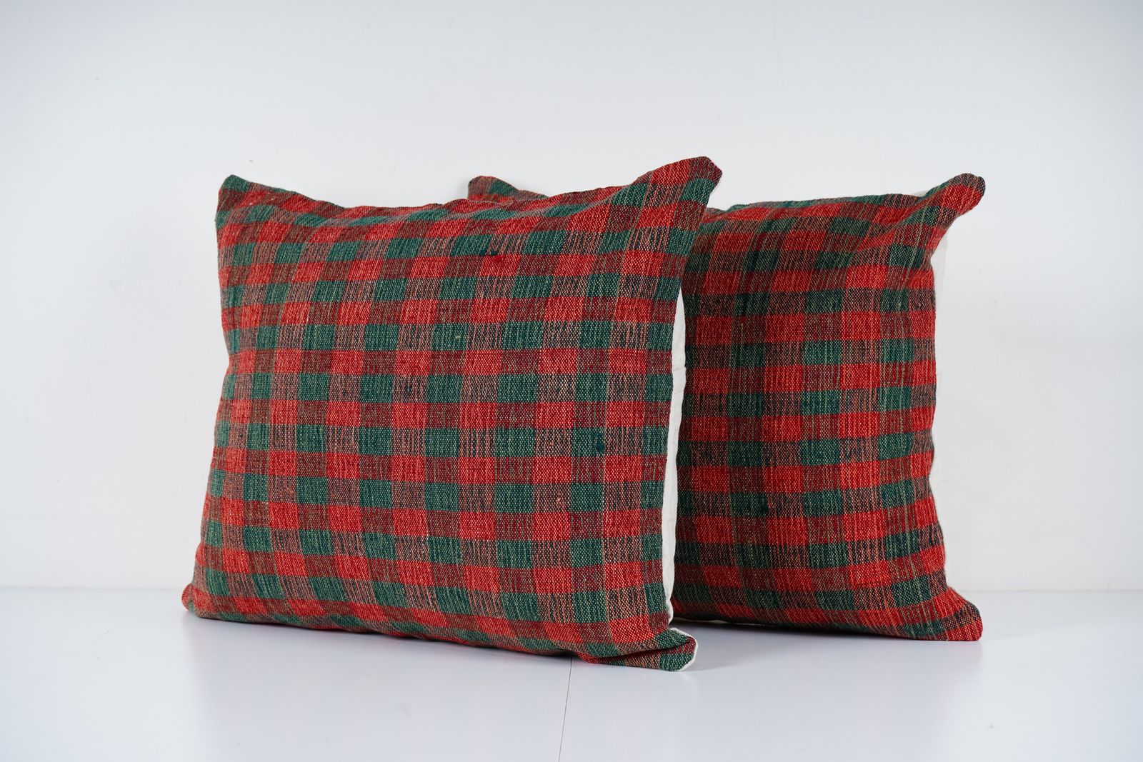 Pair Of Red And Green Plaid Wool Kilim Pillow Covers – Vintage Turkish Checkered Cushions – Rustic Farmhouse Sofa Decor photo Textiles