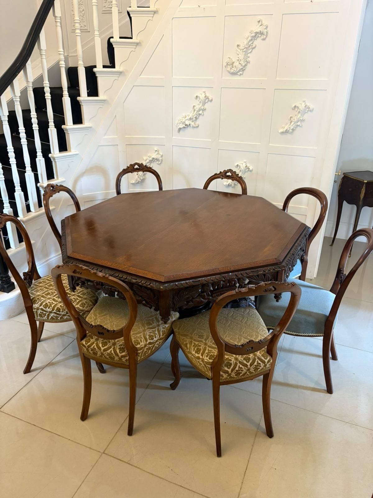 photo furniture Superb Quality Large Antique 19th Century Carved Oak Dining Table