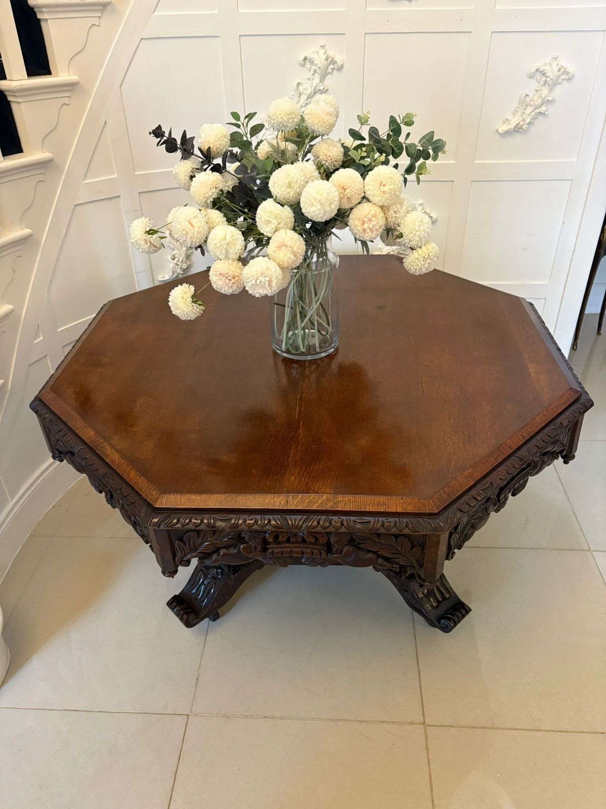 photo vintage Superb Quality Large Antique 19th Century Carved Oak Dining Table