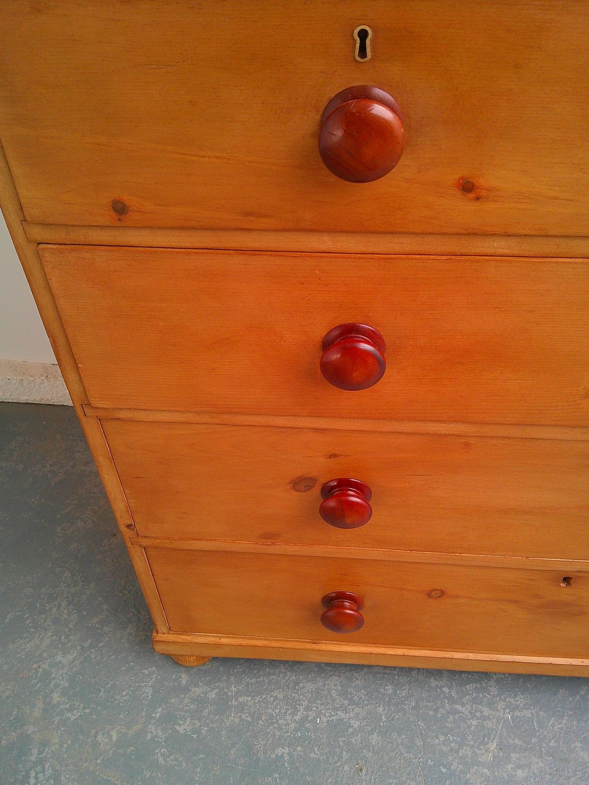 A Lovely Georgian Pine Large Waxed 5 Drawer Chest Of Drawers photo 695.0