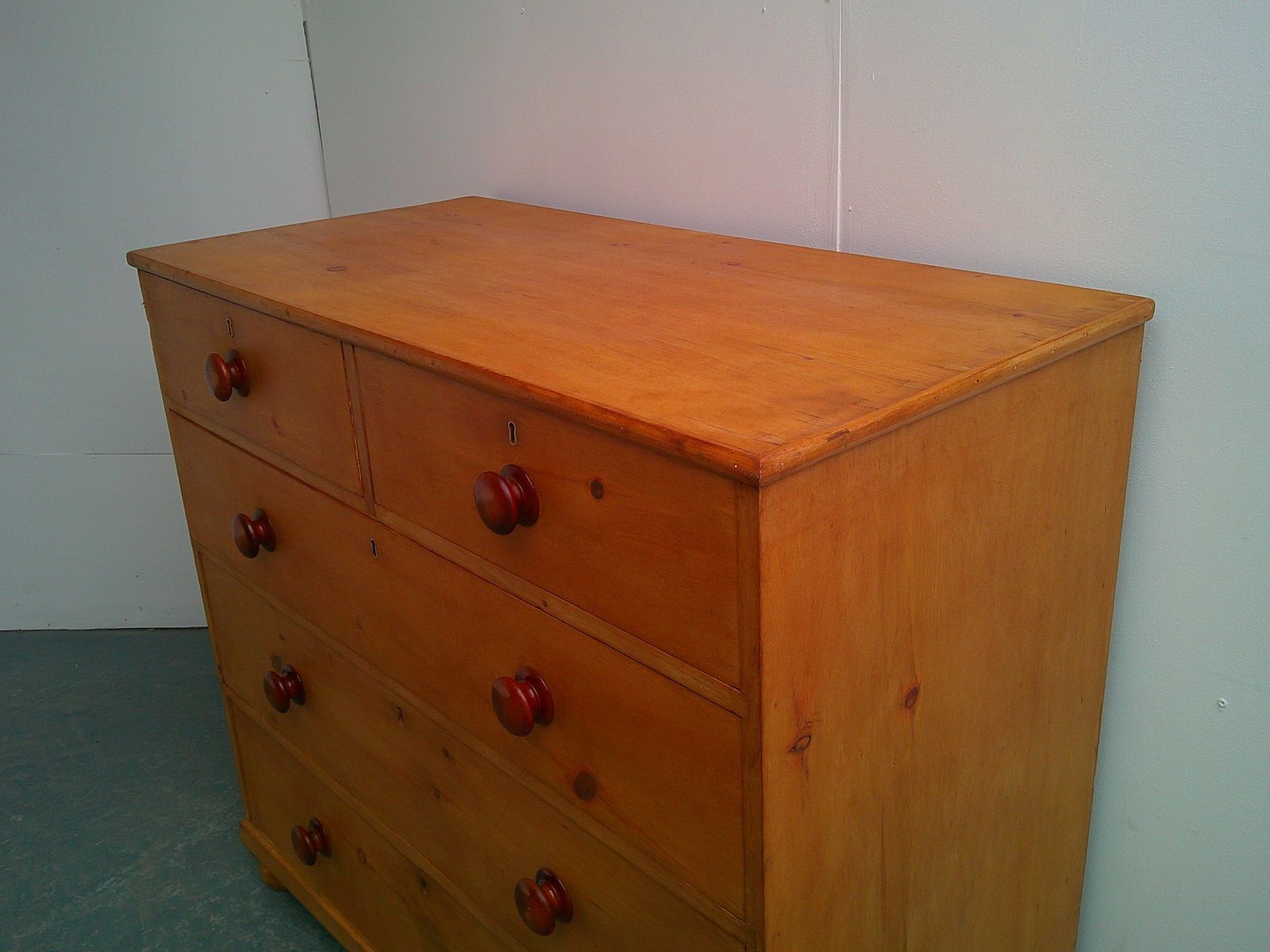 A Lovely Georgian Pine Large Waxed 5 Drawer Chest Of Drawers photo vintage