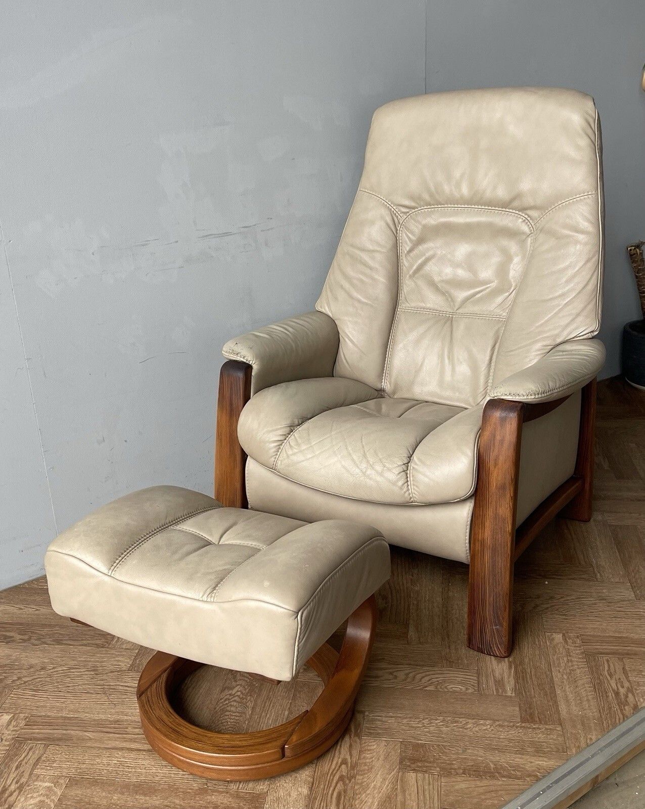 Himolla Themse Reclining Leather & Wooden Armchair With Footstool