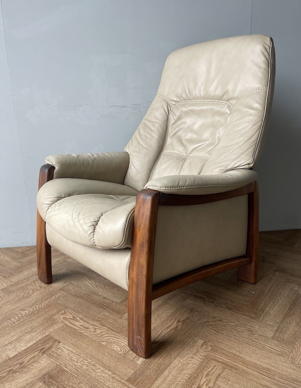 Himolla Themse Reclining Leather & Wooden Armchair With Footstool photo Furniture