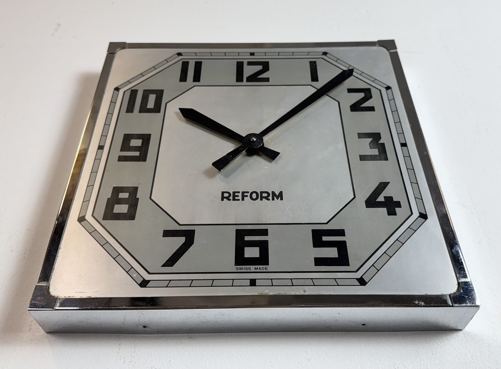 photo vinterior Vintage Swiss Square Wall Clock From Reform, 1950s