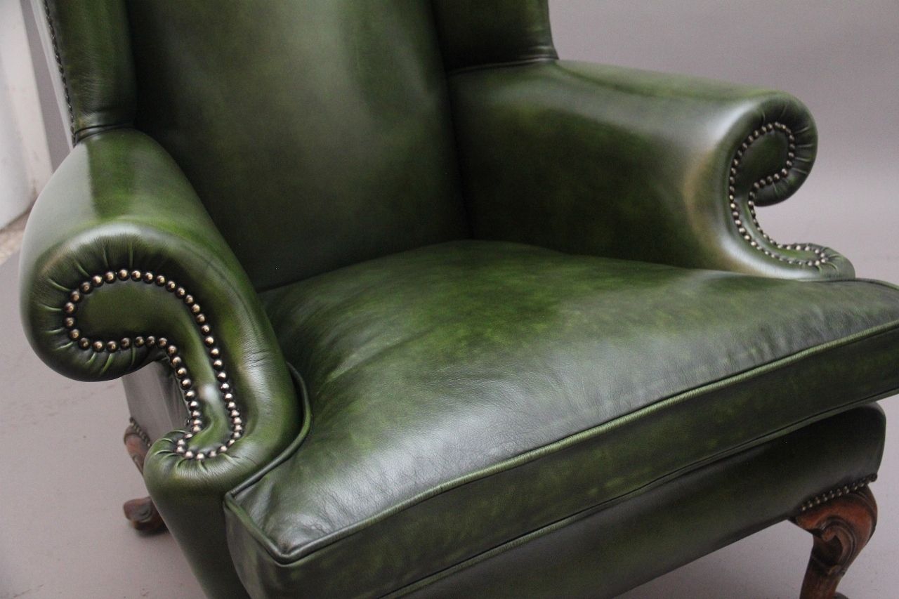 photo vinterior Large Pair Of Early 20th Century Walnut Wingback Armchairs