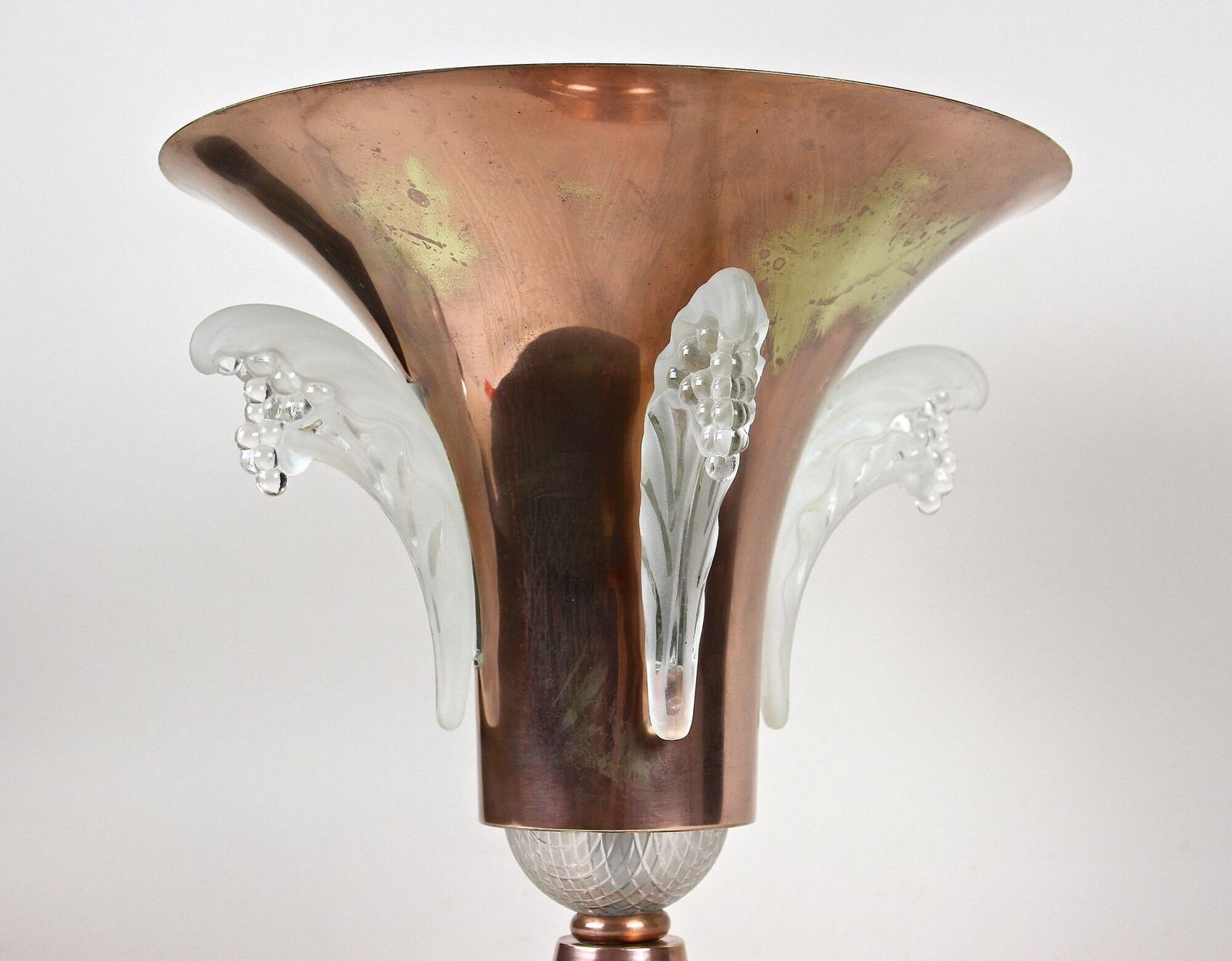 photo vintage 20th Century Art Deco Copper Table Lamp With Lalique Glass, France Ca 1920