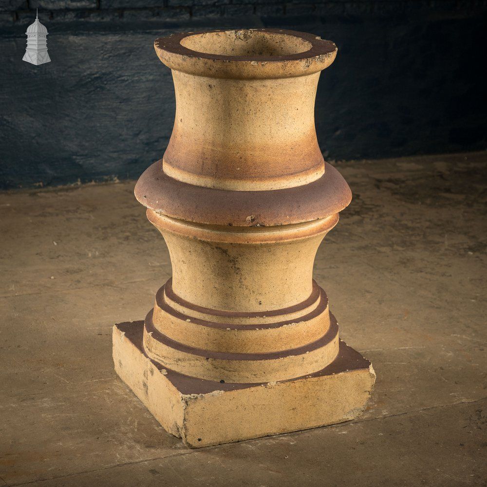 photo vintage Classical Terracotta Form, Garden Plinth Base Or Planter