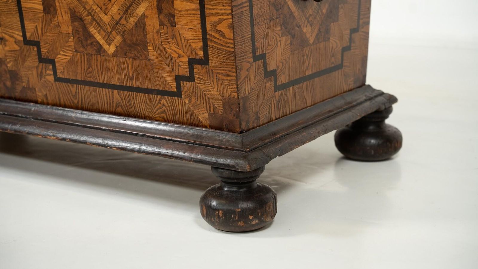 Late 18th Century Chest, Veneered With Walnut And Austrian Ash photo 5111.0