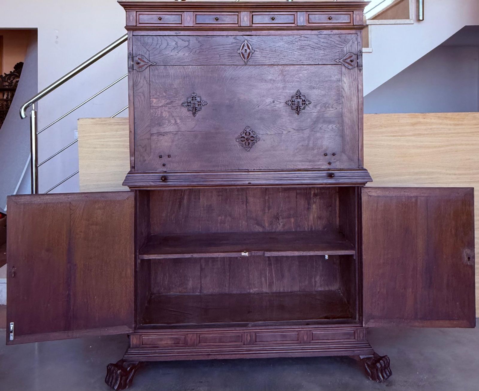 Cabinet espagnol sur piédestal ou bargueño en noyer massif, XIXe siècle, bureau photo vintage