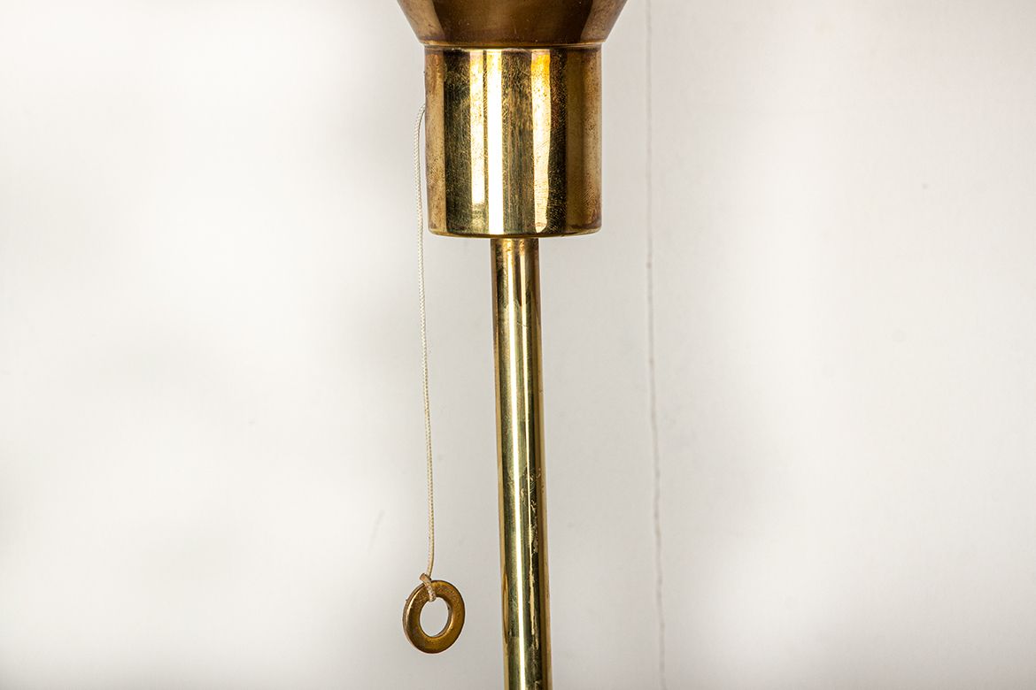 Lampadaire suédois en laiton, socle en fonte, modèle G 019 par Bergboms, 1960. photo for sale