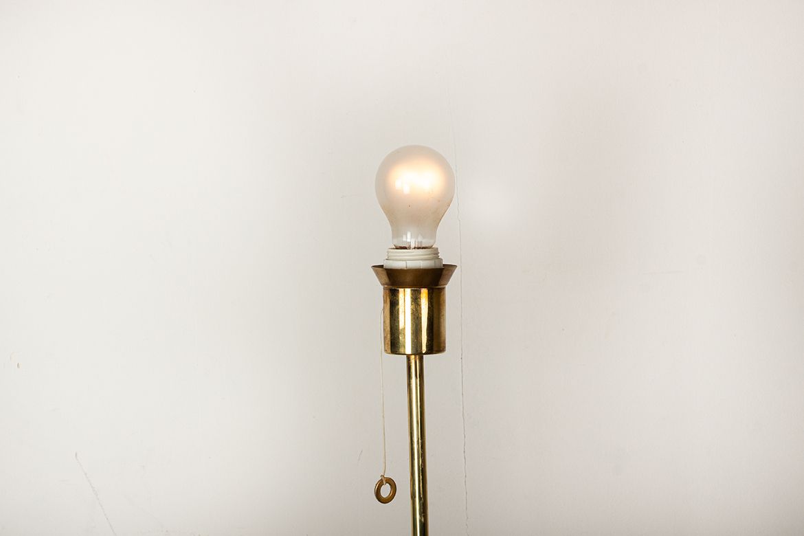 Lampadaire suédois en laiton, socle en fonte, modèle G 019 par Bergboms, 1960. photo vintage