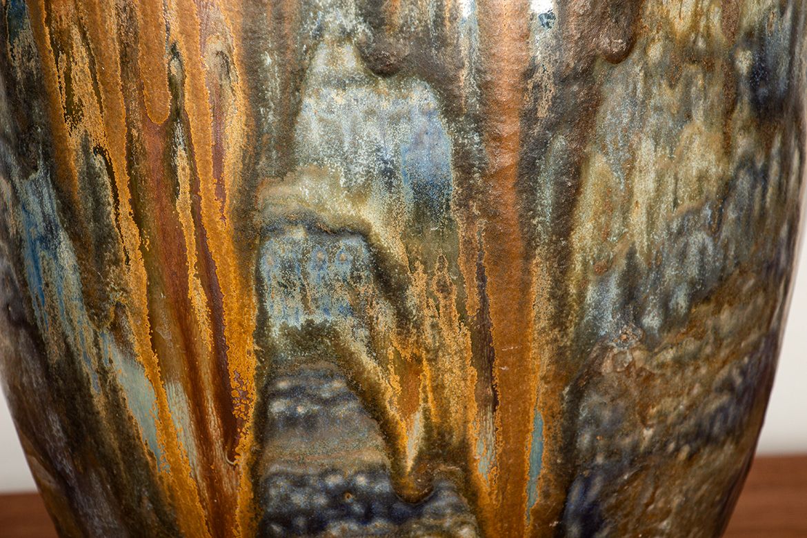 photo for sale Grand vase Art déco en grès émaillé irisé bleu, par Roger Guérin, années 1930.