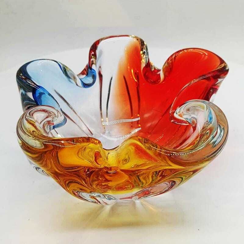 1960s Catch All, Ashtray Or Empty Pocket In Murano Glass. Made In Italy. photo vinterior