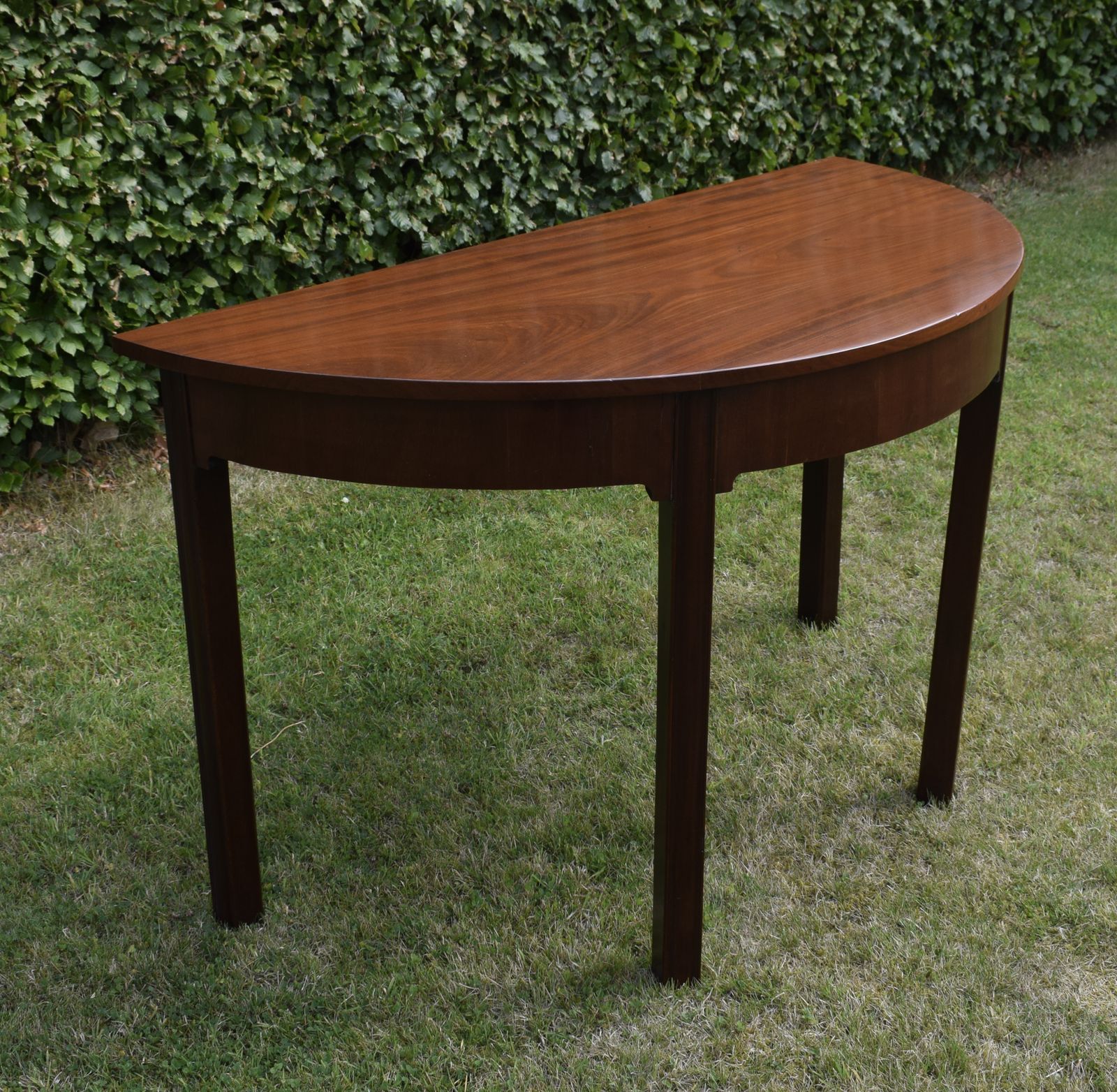 photo vinterior Georgian Period Mahogany Demi Lune Table