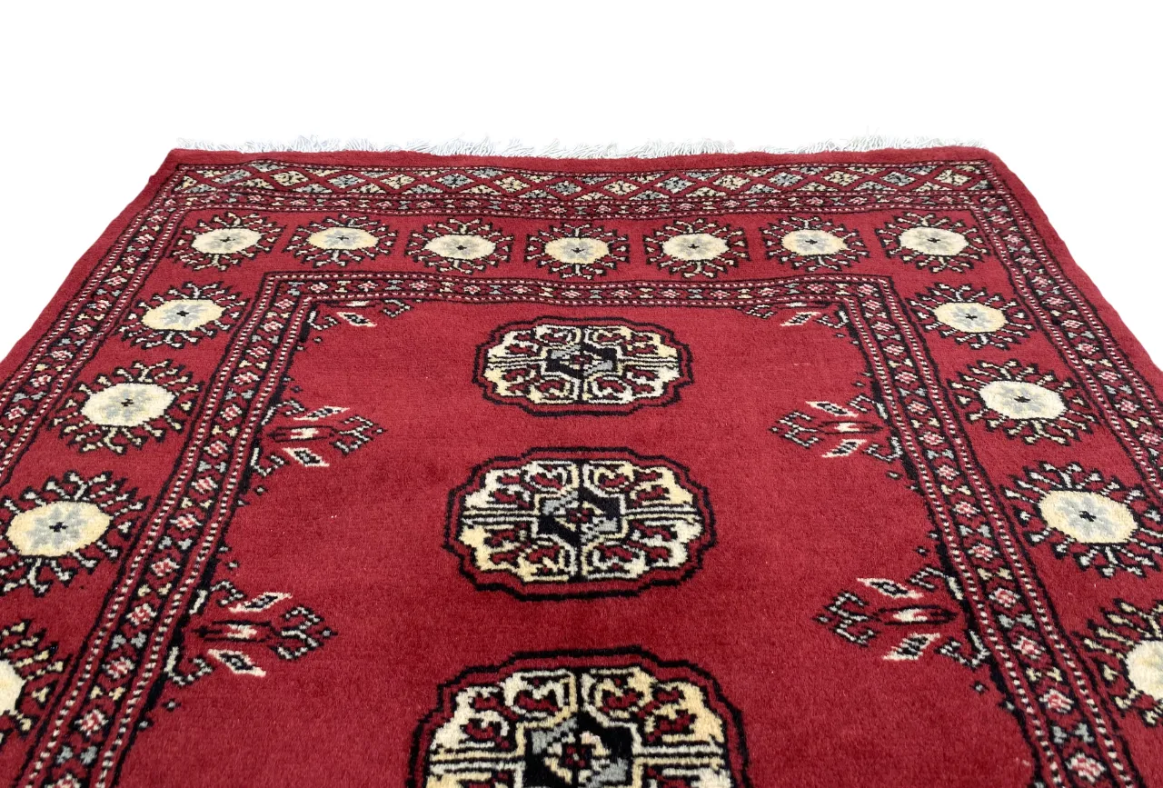 photo furniture Small Bokhara Rug Traditional Hand Knotted Carpet With Geometric Design