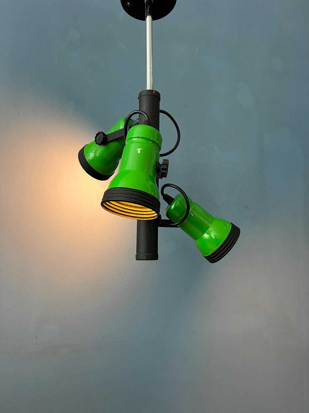 Vintage Hanglamp Met Drie Groene Spots photo for sale