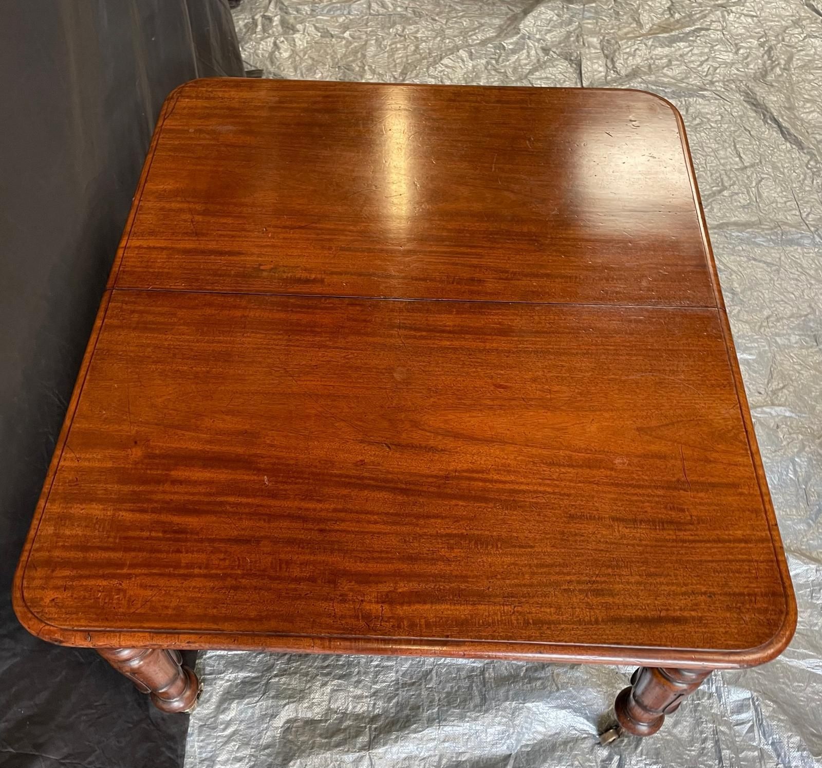 Victorian Mahogany Extending Dining Table By W. Priest, London – Seats Up To 12 photo vinterior