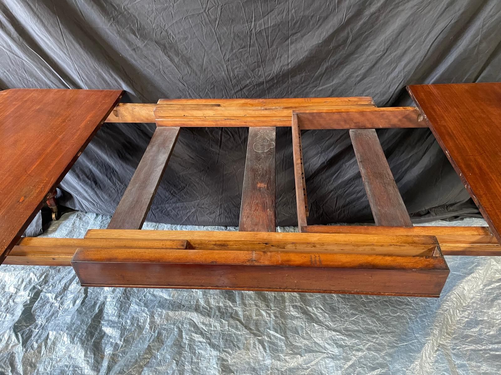 photo vinterior Victorian Mahogany Extending Dining Table By W. Priest, London – Seats Up To 12