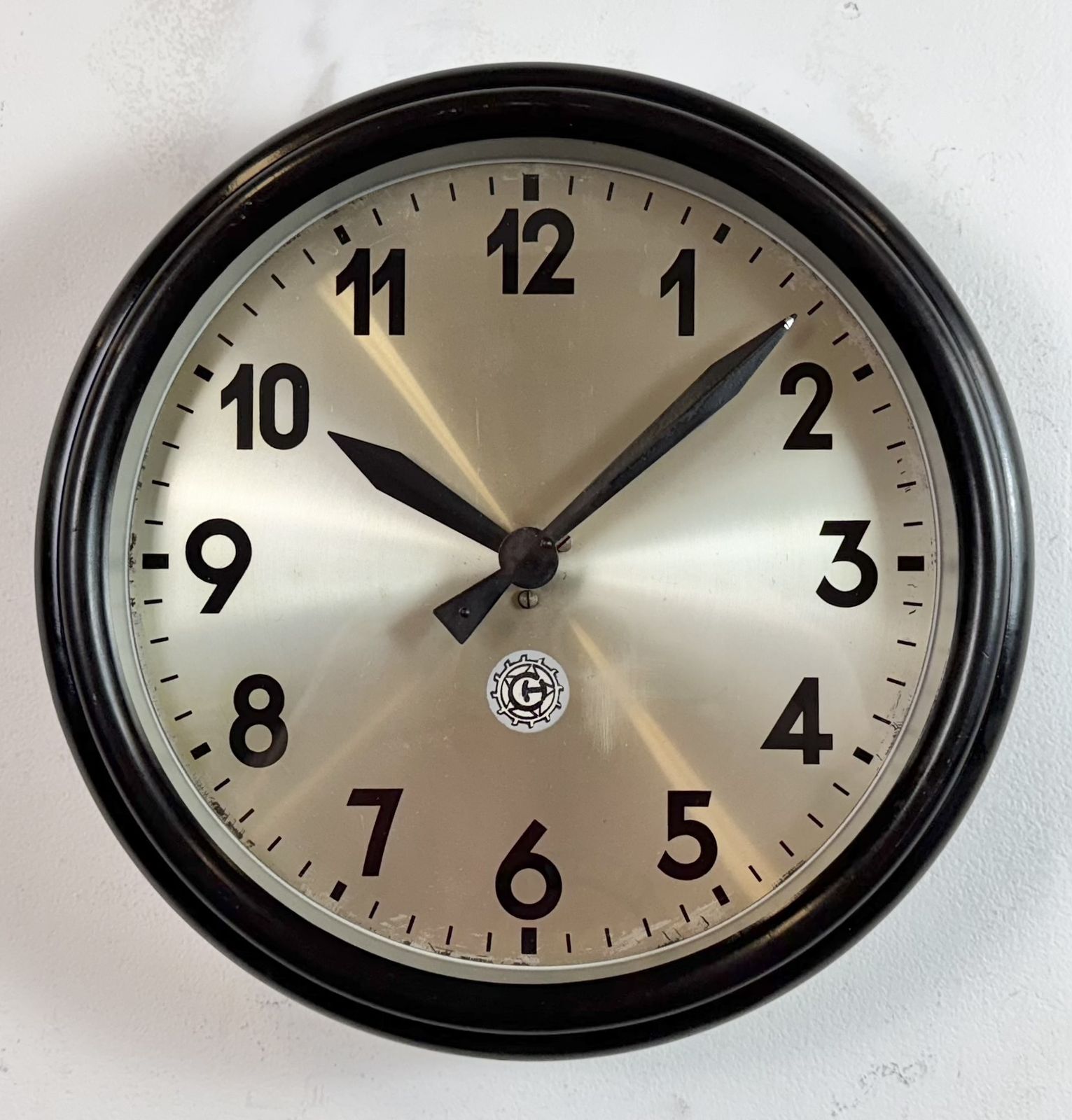 photo vintage Industrial Brown Bakelite Factory Wall Clock From Chronotechna, 1960s