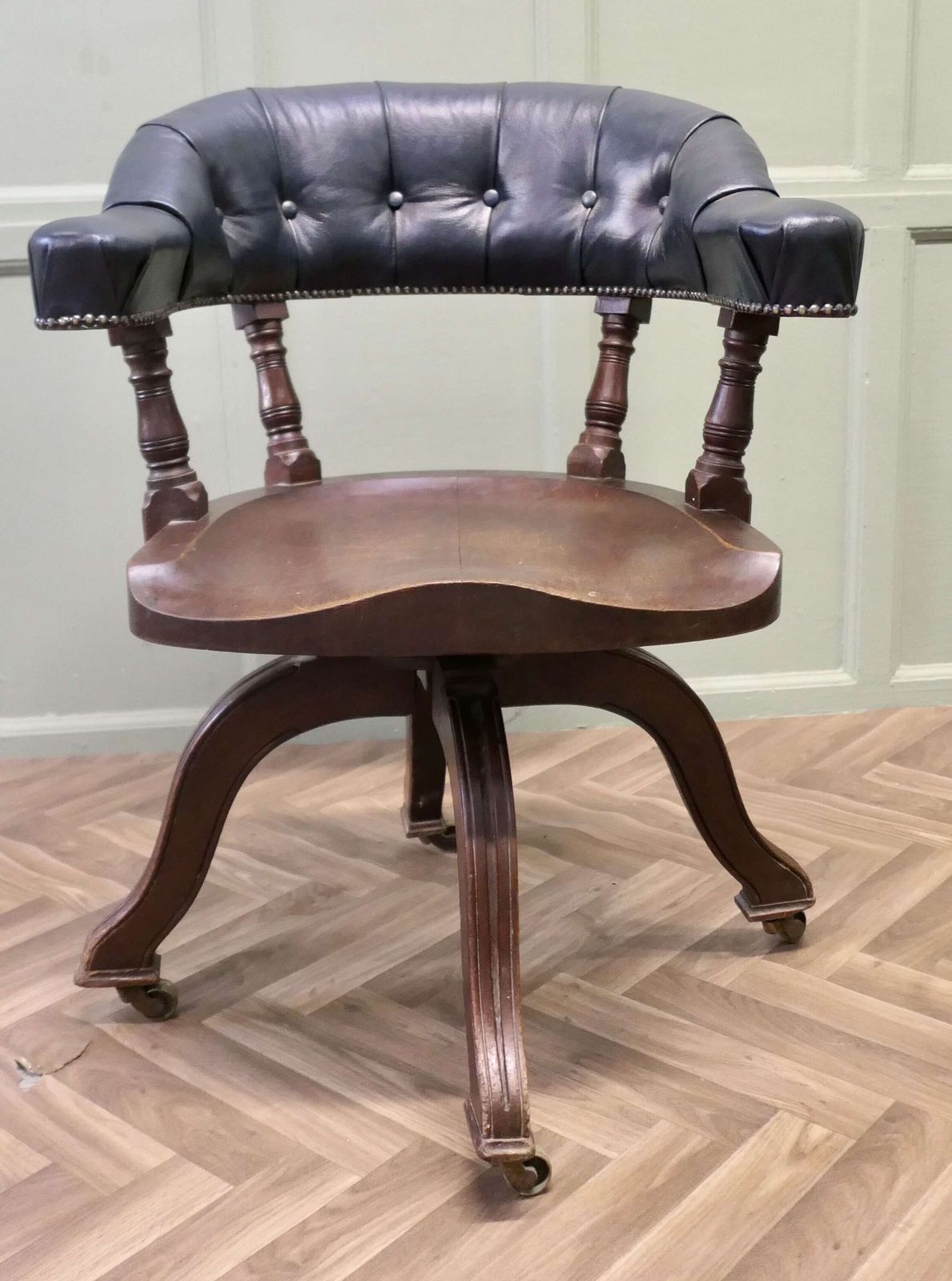 A Superbly Comfortable 19th Century Swivelling Desk Chair photo furniture
