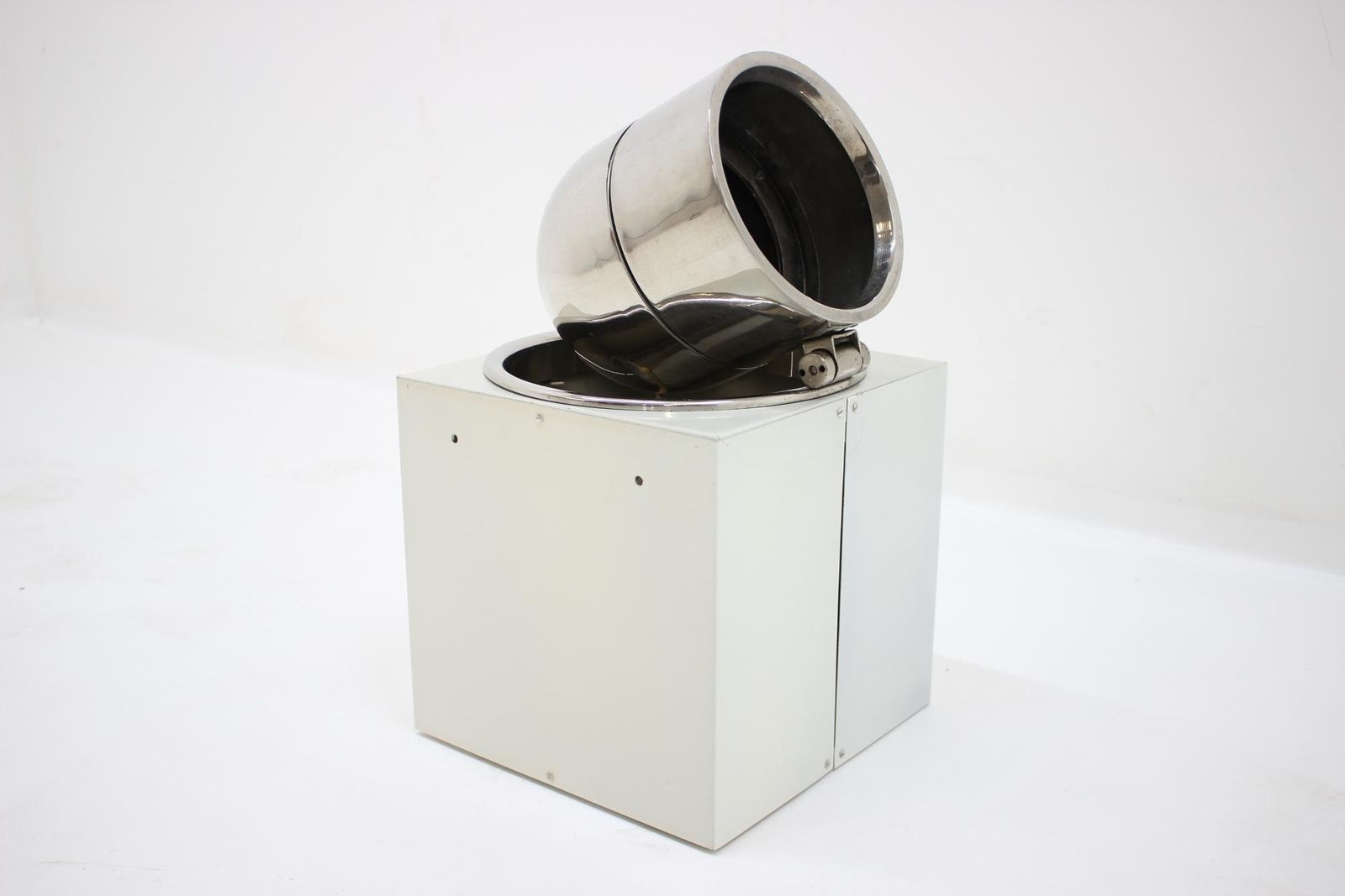 Rare Industrial Lamp By Arch. Ladislav Vrátník For Gallery Mánes (Prag), 1970s photo vinterior