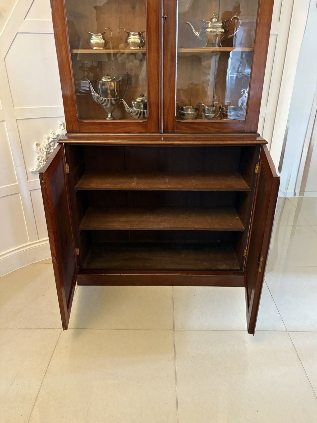 Antique 19th Century Quality Figured Mahogany Bookcase photo vinterior