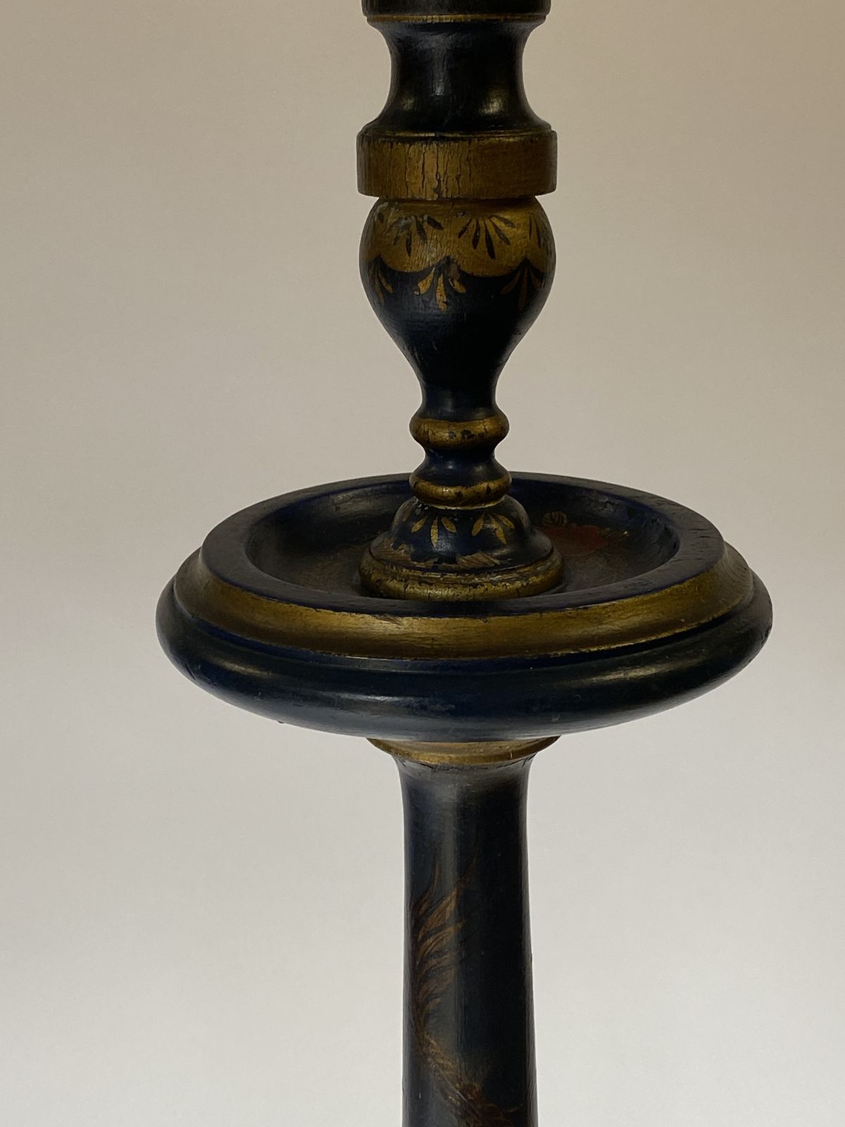 photo vinterior Chinoiserie Decorated Standard Lamp Circa 1930s