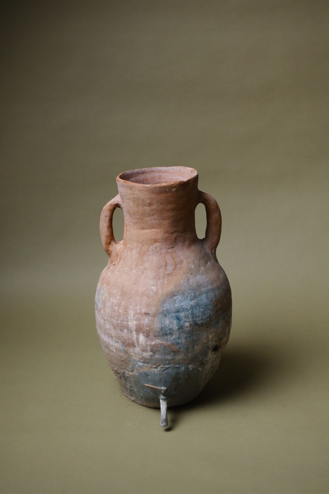 Earthenware Water Dispenser With Rustic Tap