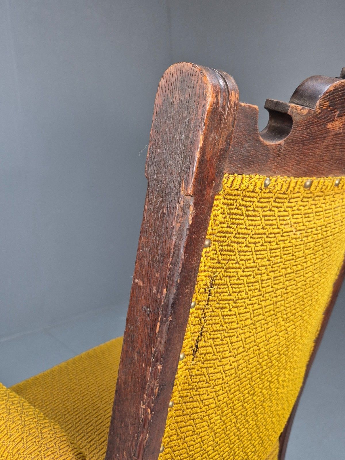 photo vintage Antique Carved Oak Mustard Patterned Fabric Arm Chair Vintage Eb9788 Vcar