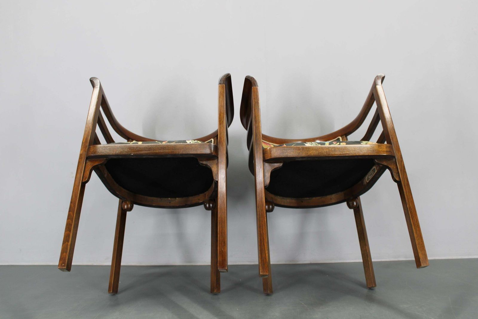 1773.0 1930s Pair Of Restored Thonet Armchairs, Czechoslovakia photo