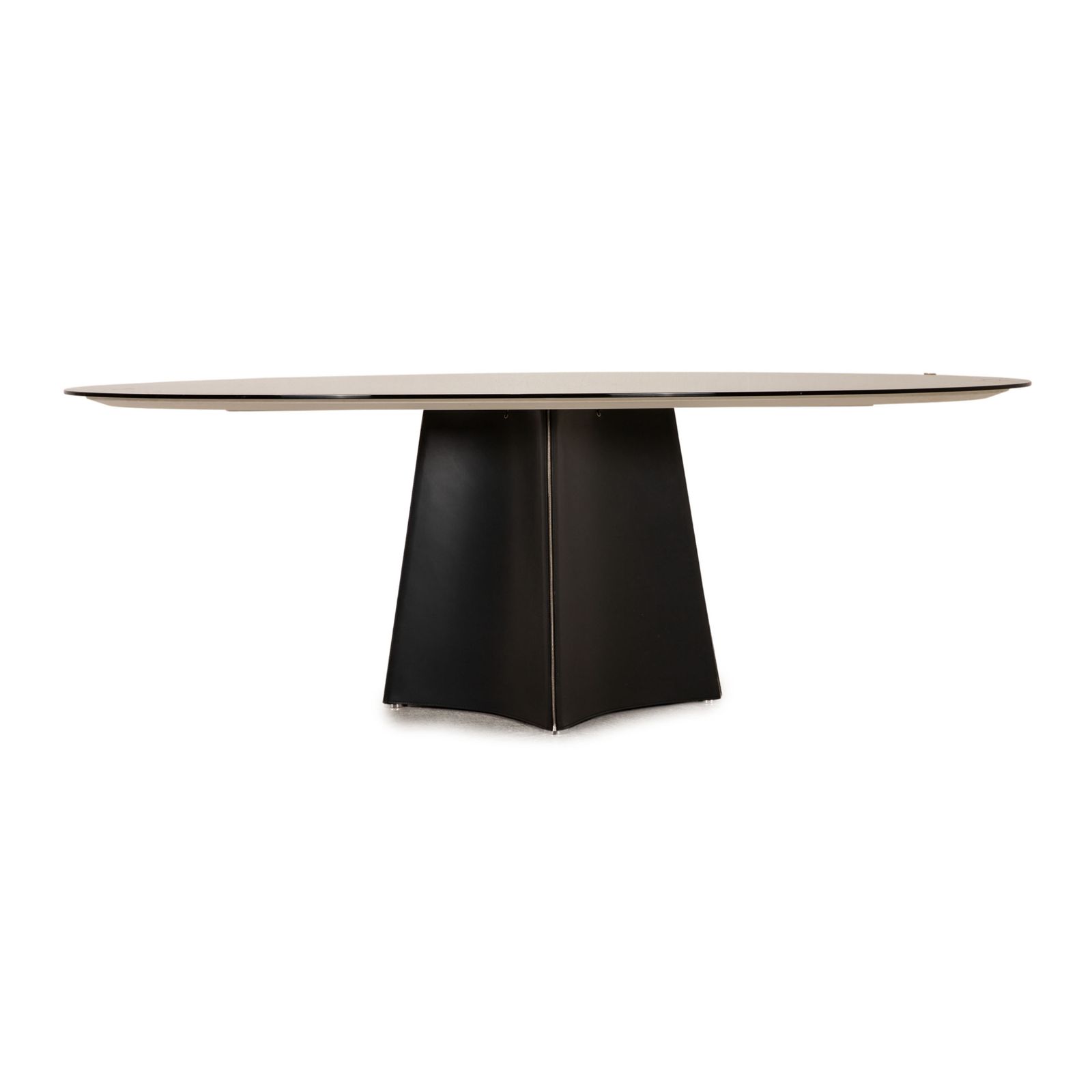 Table à manger Matteo Grassi en verre noir photo vinterior