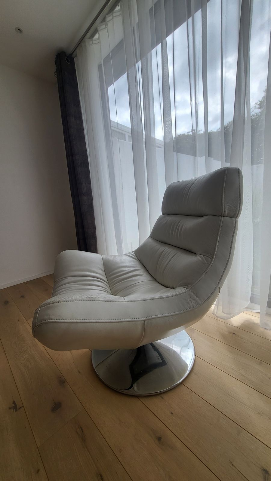 Furniture Village White Leather Salvador Swivel Chair And Footstool photo 165.0