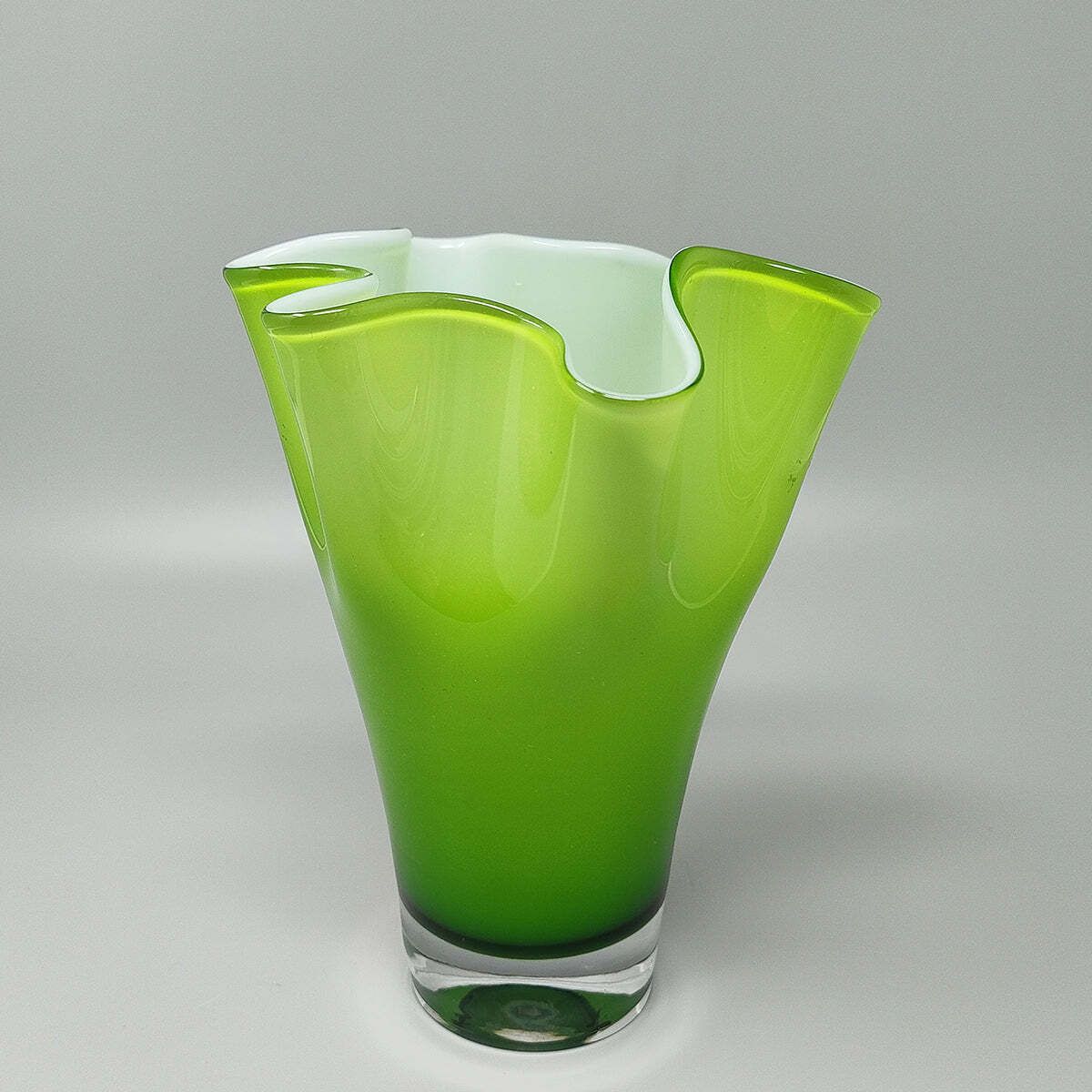 1960s Astonishing Green Vase "Fazzoletto" By Ca' Dei Vetrai In Murano Glass. Made In Italy photo furniture