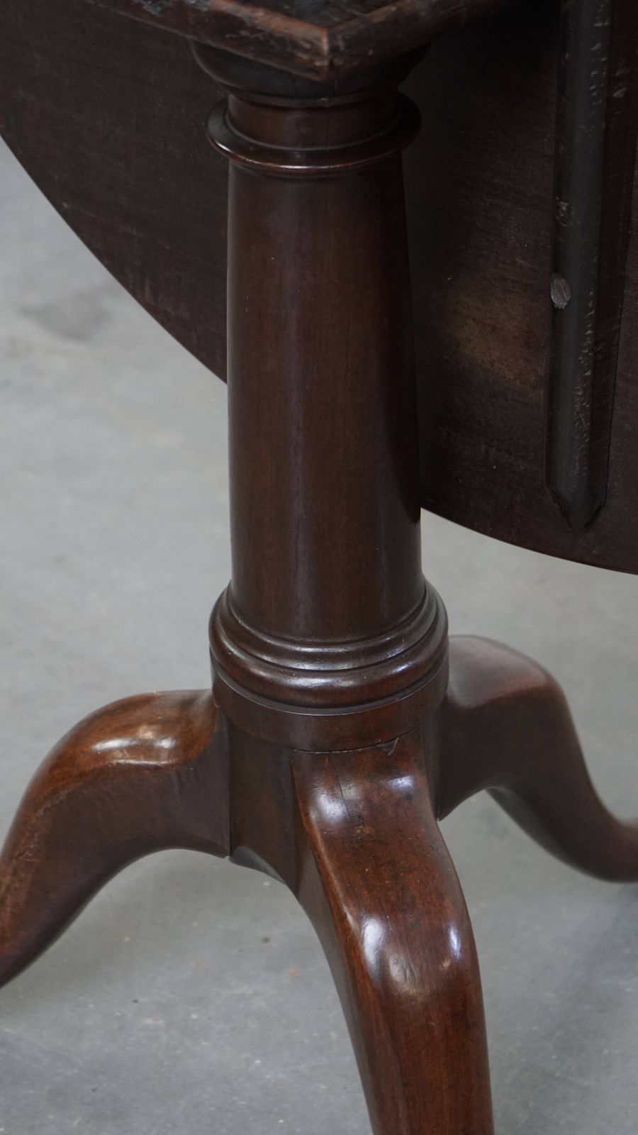 Beautiful Antique English Swivel Barrel Leg Birdcage Tilt Top Table From The 18th Century photo vintage