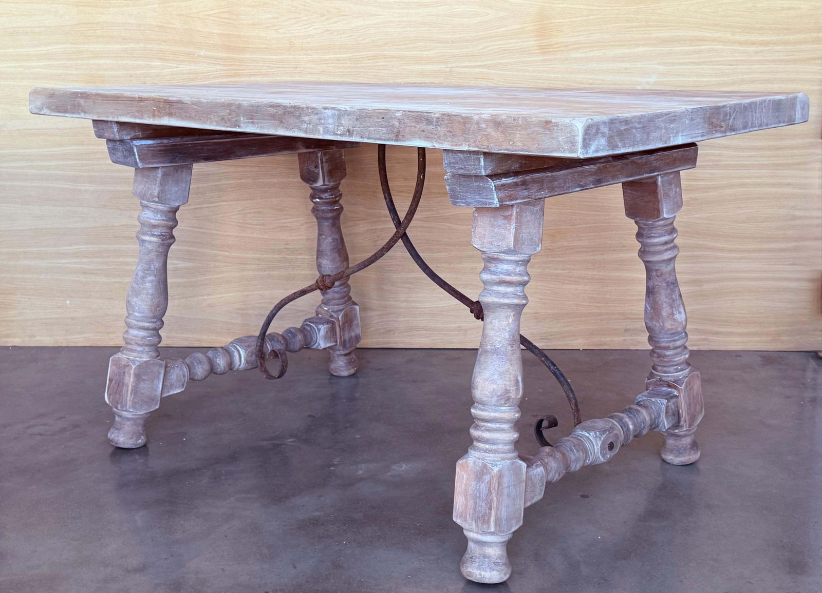 Table d'appoint baroque espagnole décolorée avec tiroir photo 2751.0