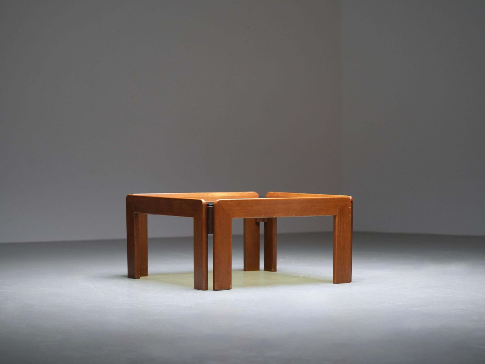 Afra And Tobia Scarpa Salontafel In Walnoot En Glas, Italië, Jaren 1960 photo vinterior