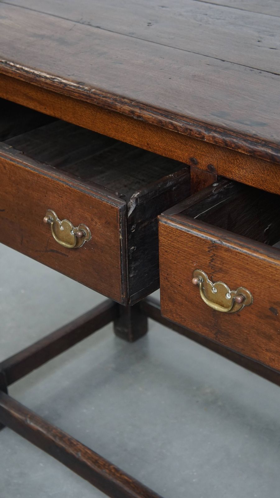 photo vinterior Antique English Oak Sideboard/Side Table From The Late 18th Century With Beautiful Original Details