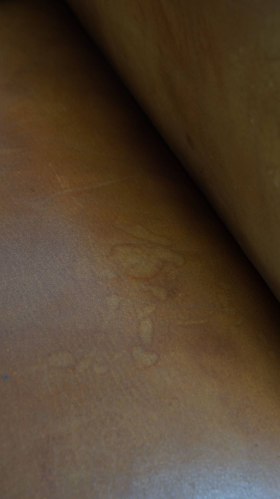 Fauteuil Met Schapenvachtdesign En Donkerbruin Biesdetail photo vintage