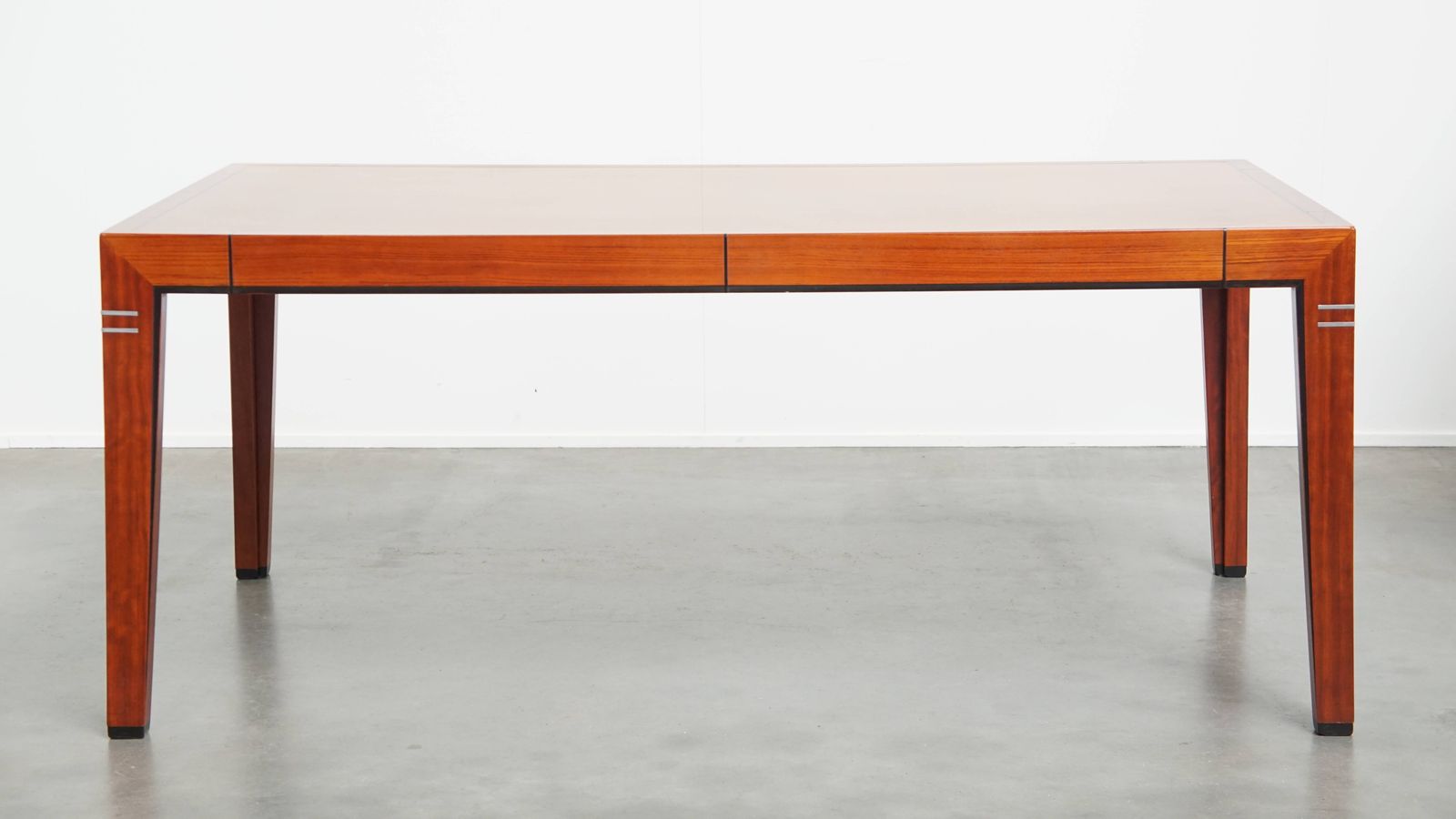 Tijdloze Art Deco Eettafel photo furniture