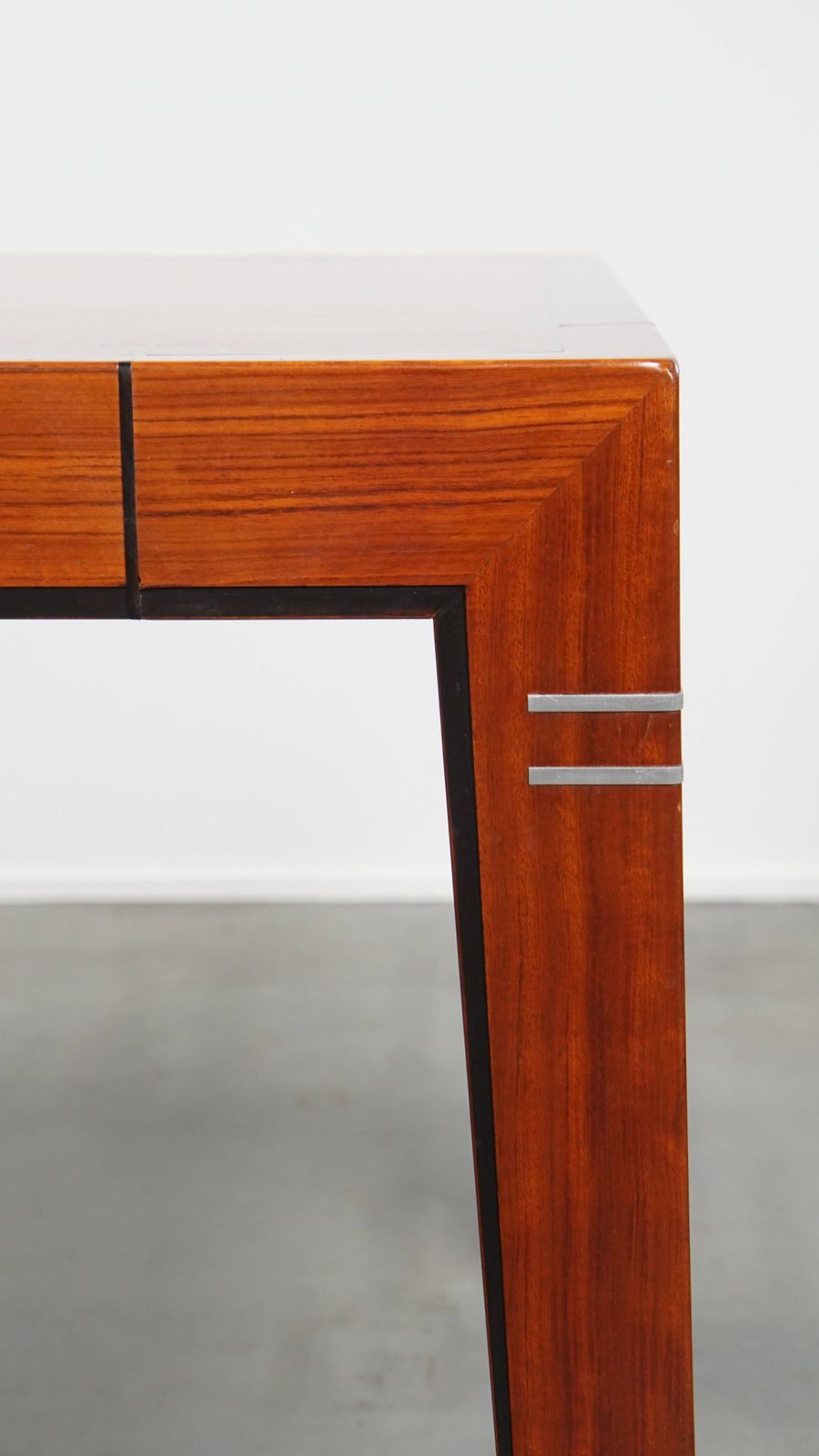 photo furniture Tijdloze Art Deco Eettafel