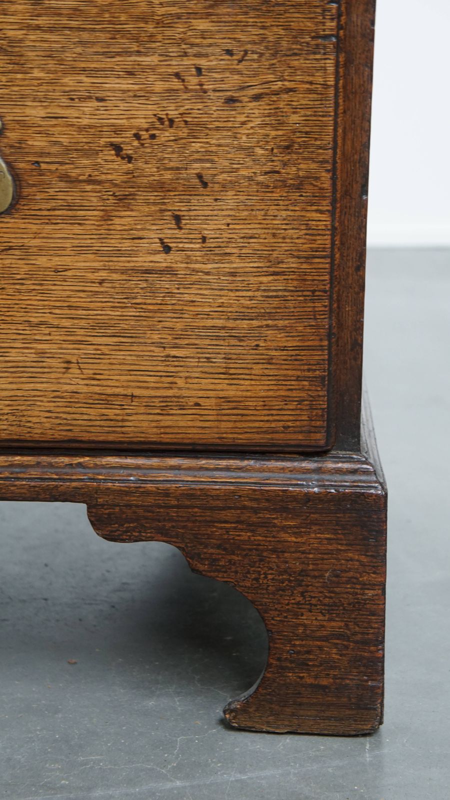 Meubels Antieke Engelse Eikenhouten Ladekast Uit De 18e Eeuw Met Authentieke Details photo