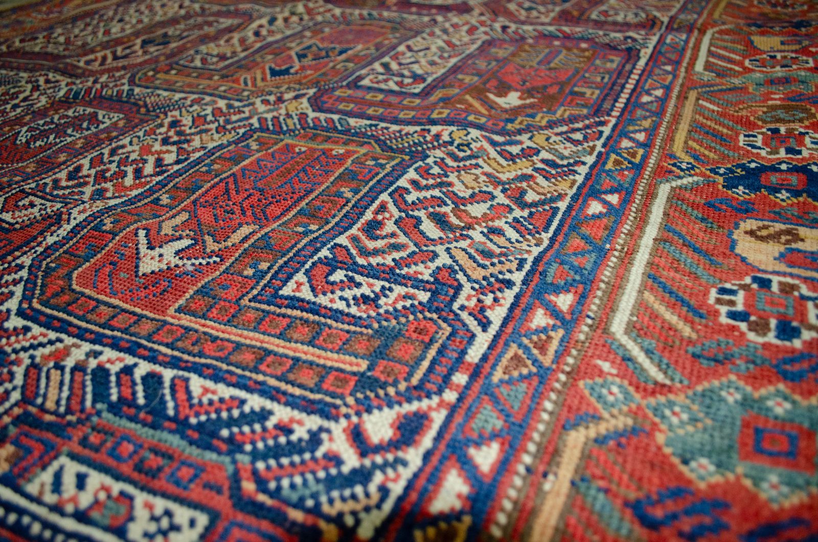 Antique Khamseh Rug 178x134cm, 1900s photo Textiles
