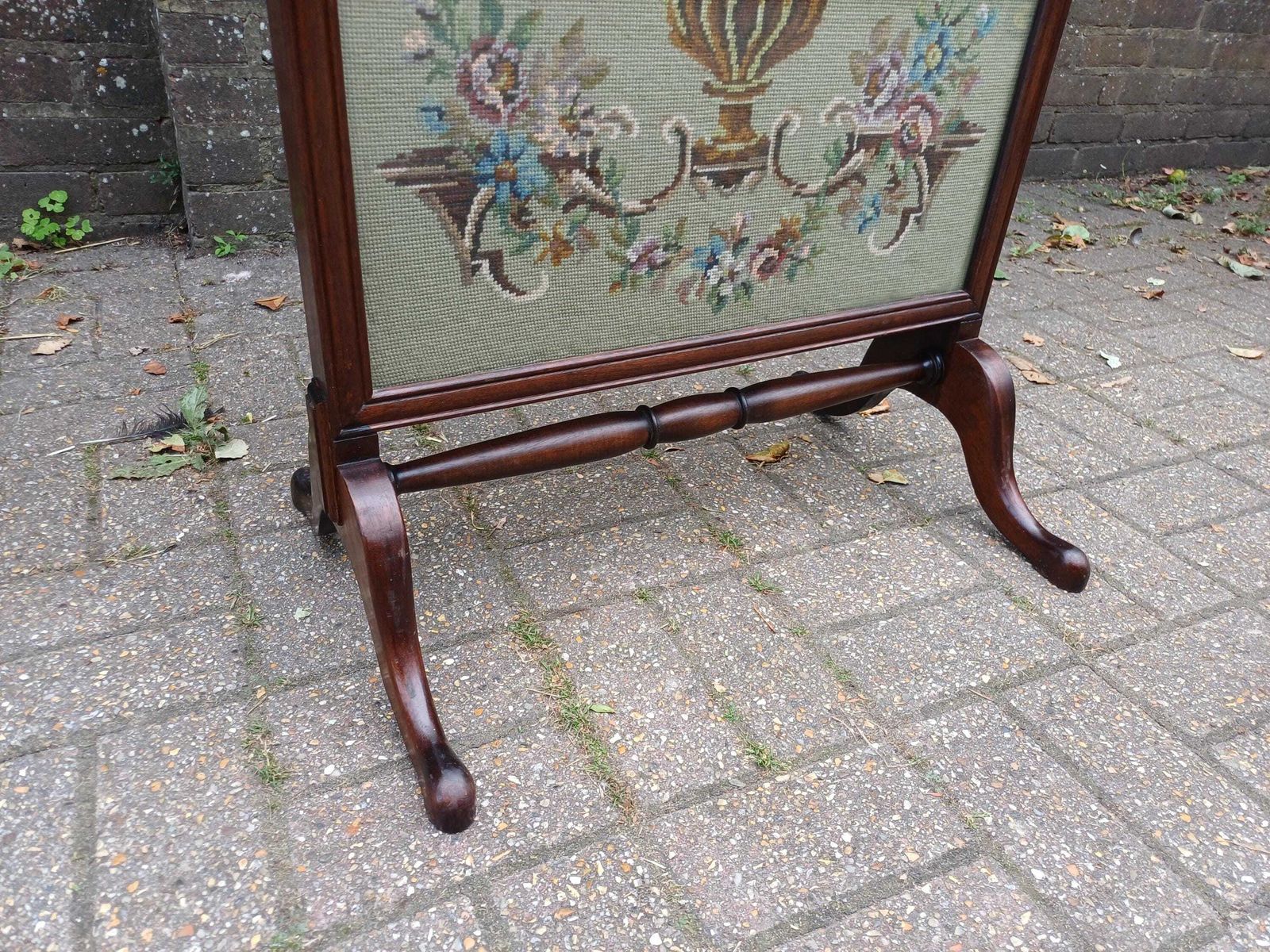 photo furniture Massive Antique Victorian Mahogany Pole Fire Screen With Floral Needlepoint Panel – Still Life Embroidery Sturdy Vgc